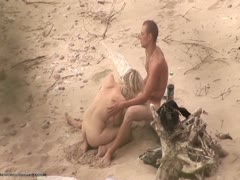 Amateure heimlich beim Ficken am Strand gefilmt