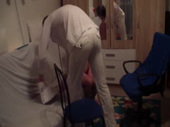 Reife Schwarzhaarige vögelt mit dem Arzt