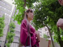 Aufgeschlossene Süße lässt sich spontan ficken